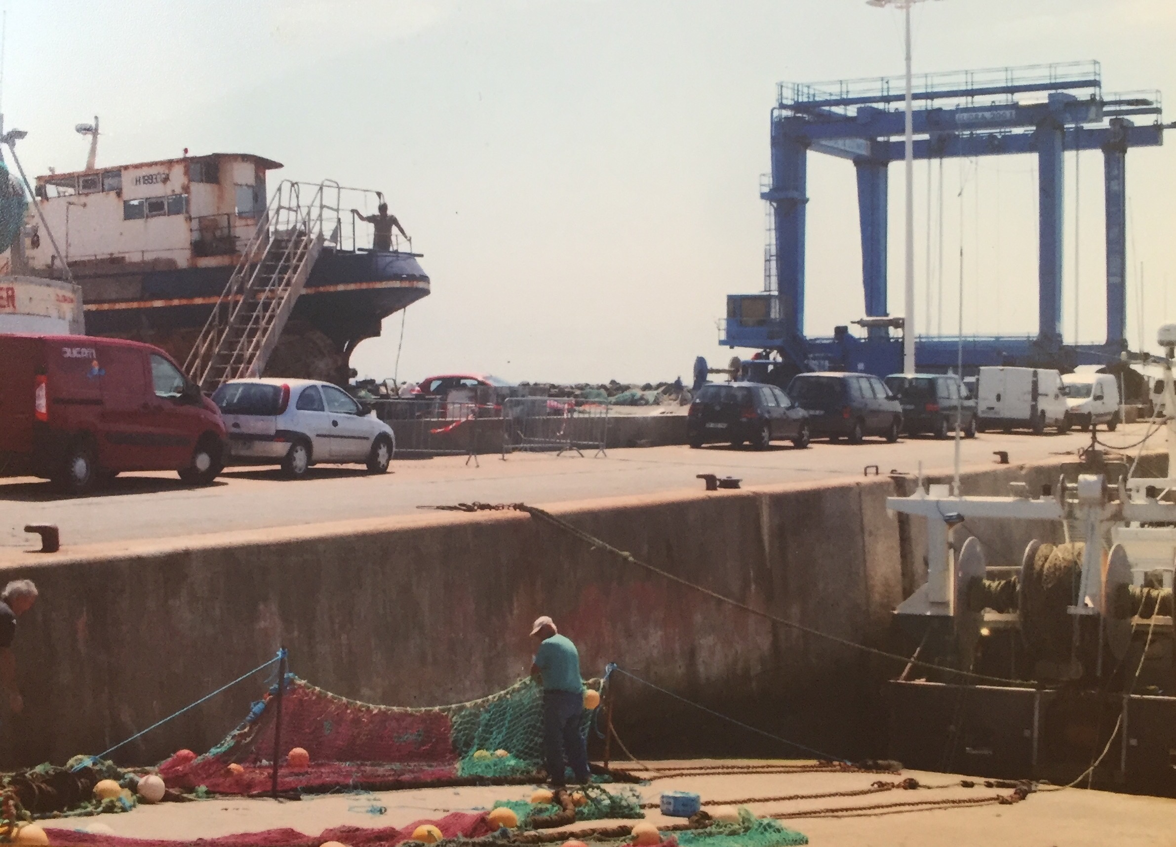 Reference photo for mending the nets